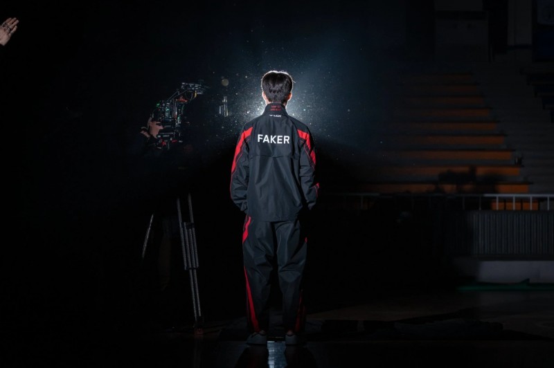 Faker：被单杀时计算失误 手腕还未痊愈 我不太想告知媒体